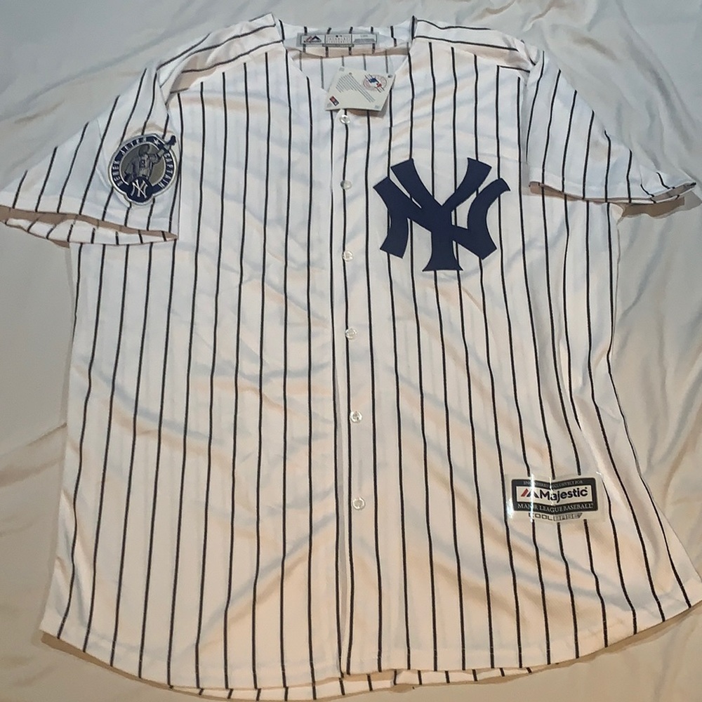 Derek Jeter Yankees jersey. NWT. Large.